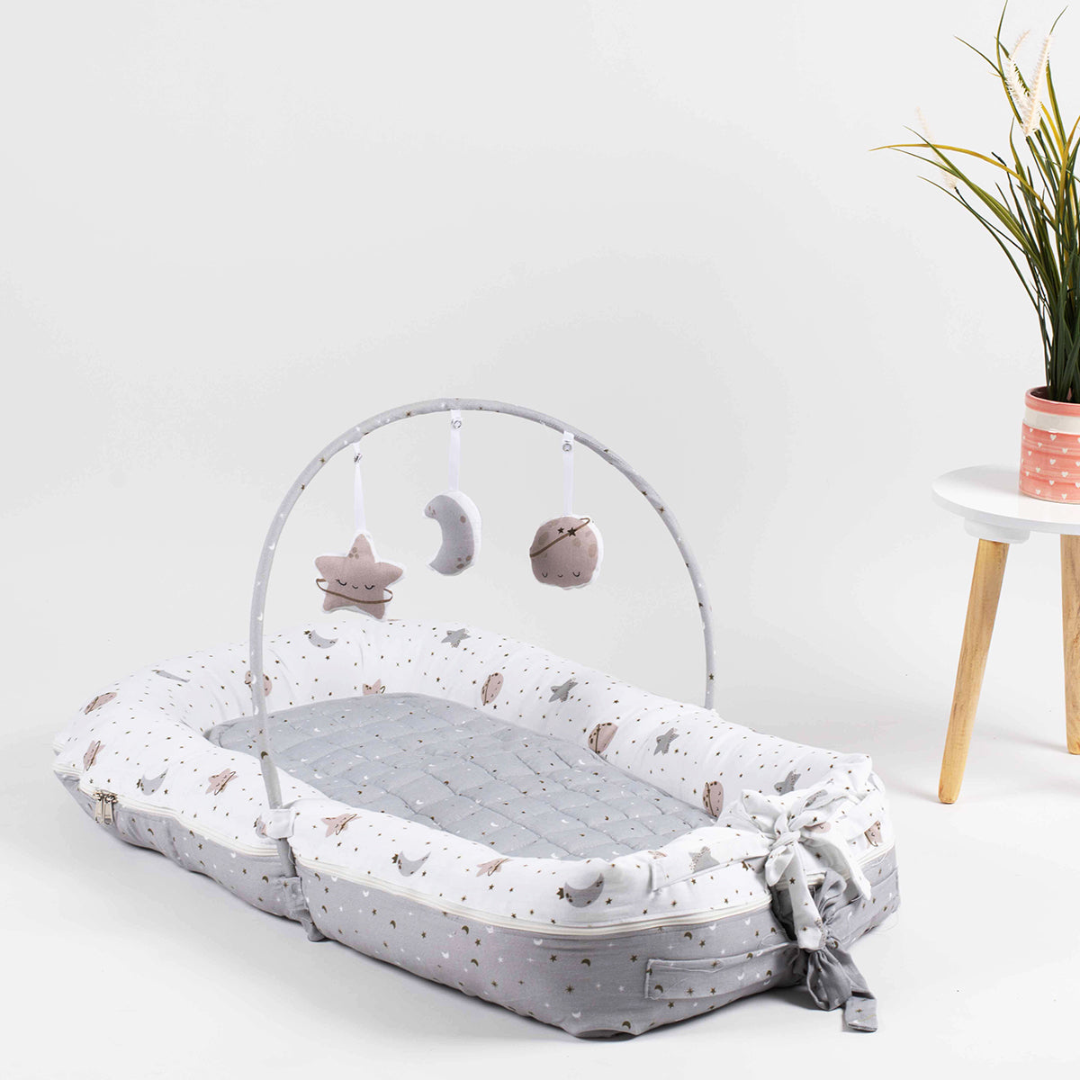 Tiny Snooze Reversible Baby Nest- Starry Nights