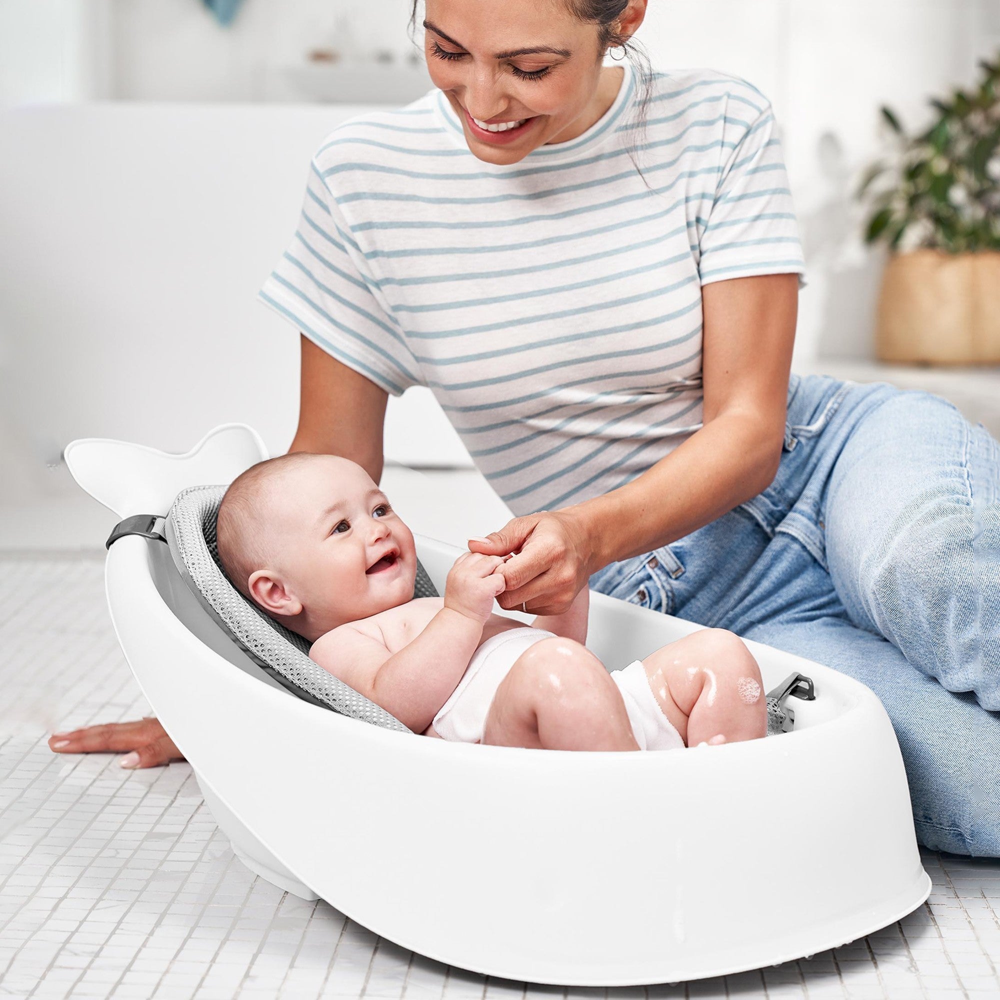 Skip Hop Moby Smart Sling 3-Stage Tub White