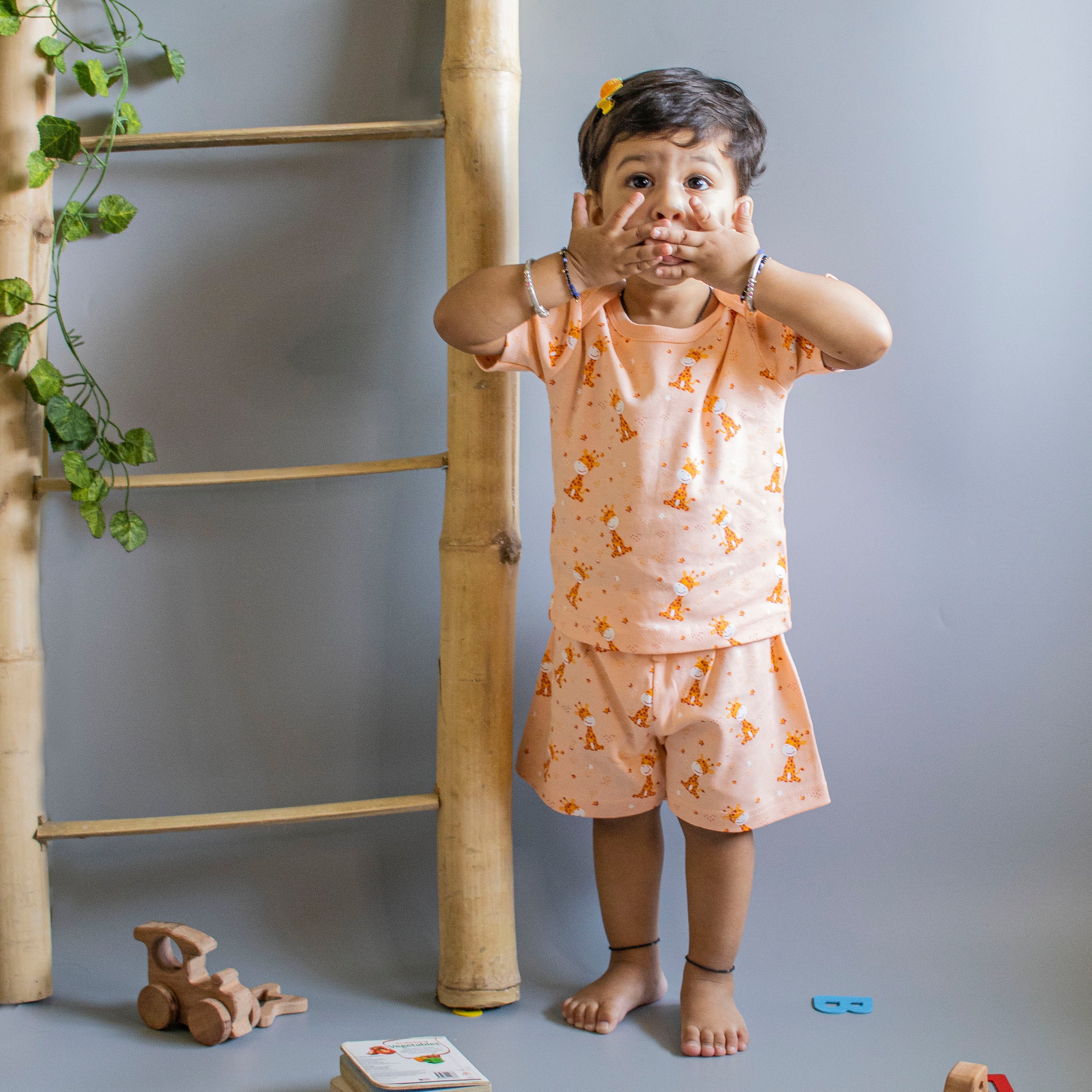Giraffe T-Shirt With Shorts