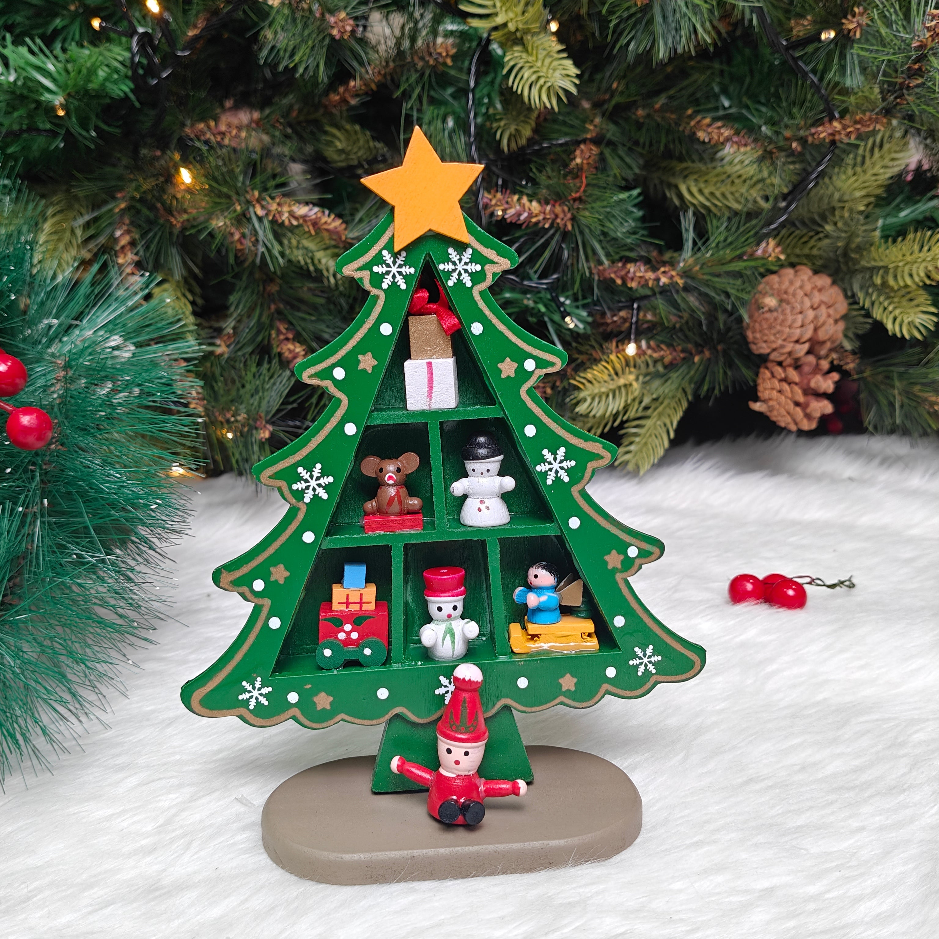 Wooden DIY Mini Snowflake Tabletop Tree (Green)