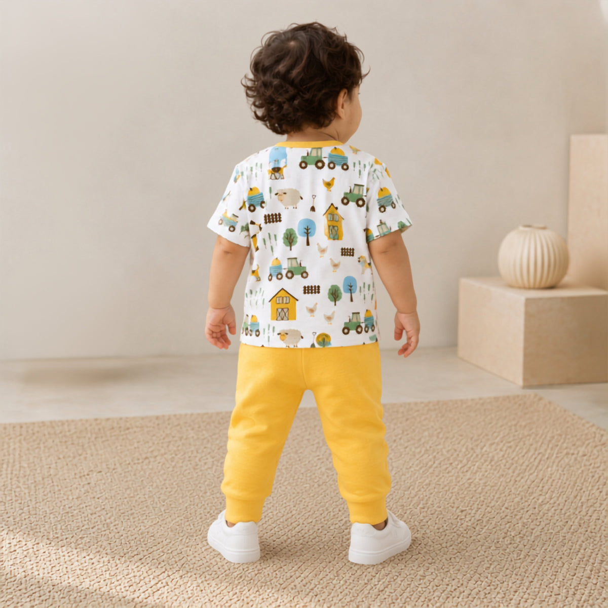Drop Shoulder Barnyard Print Tee With Relaxed Fit Joggers - White & Yellow