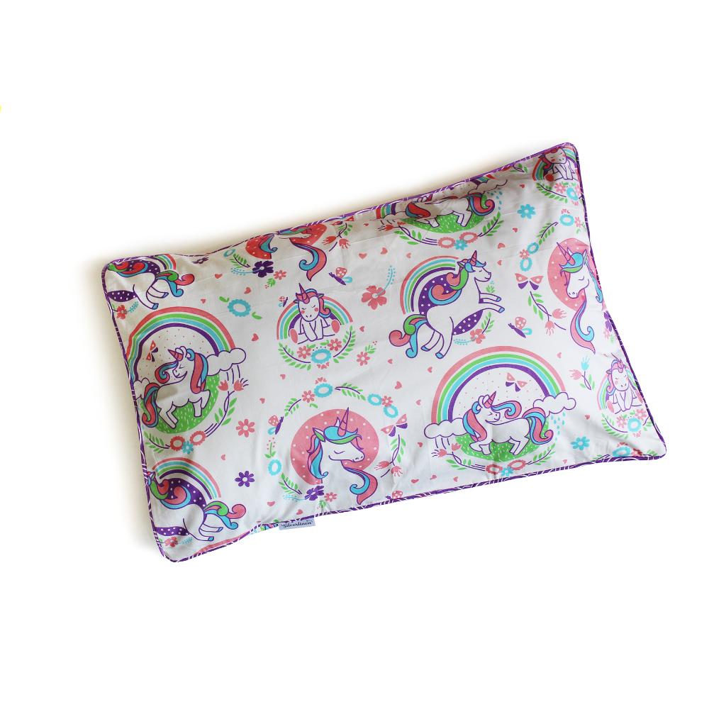 Unicorn & Rainbows Single Pillow Cover