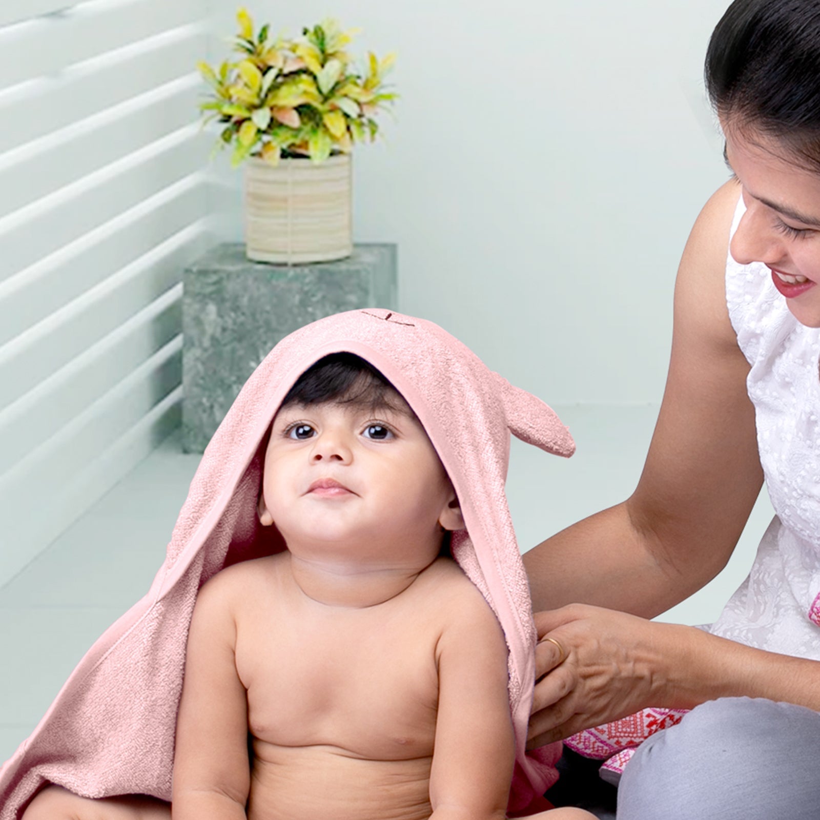 Theoni Bamboo Hooded Baby Towel - Peach