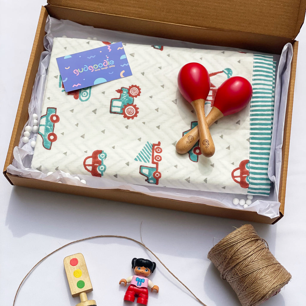 Baby Gift Set – Cotton Muslin Dohar + Maracas – Vehicles