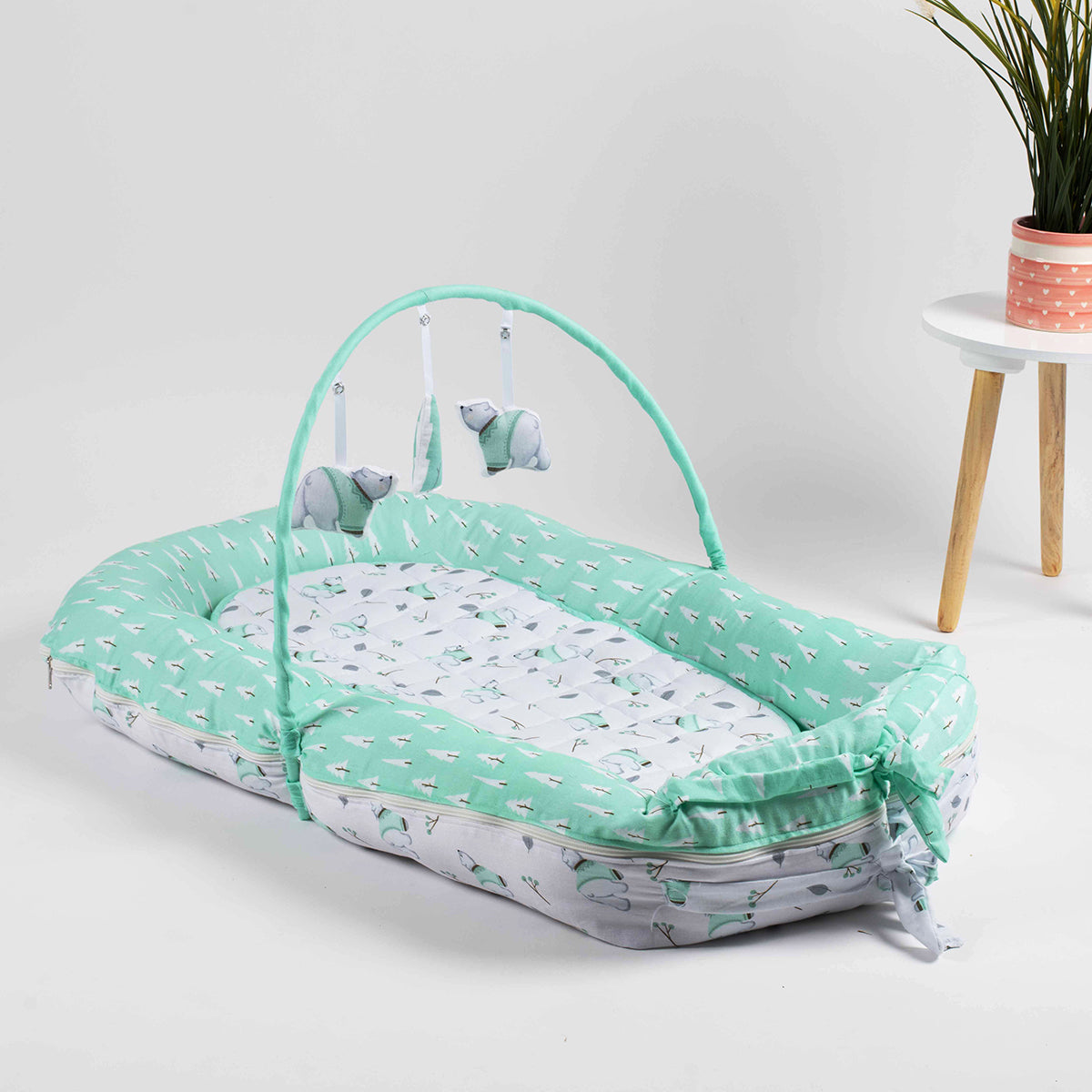 Tiny Snooze Reversible Baby Nest- Arctic