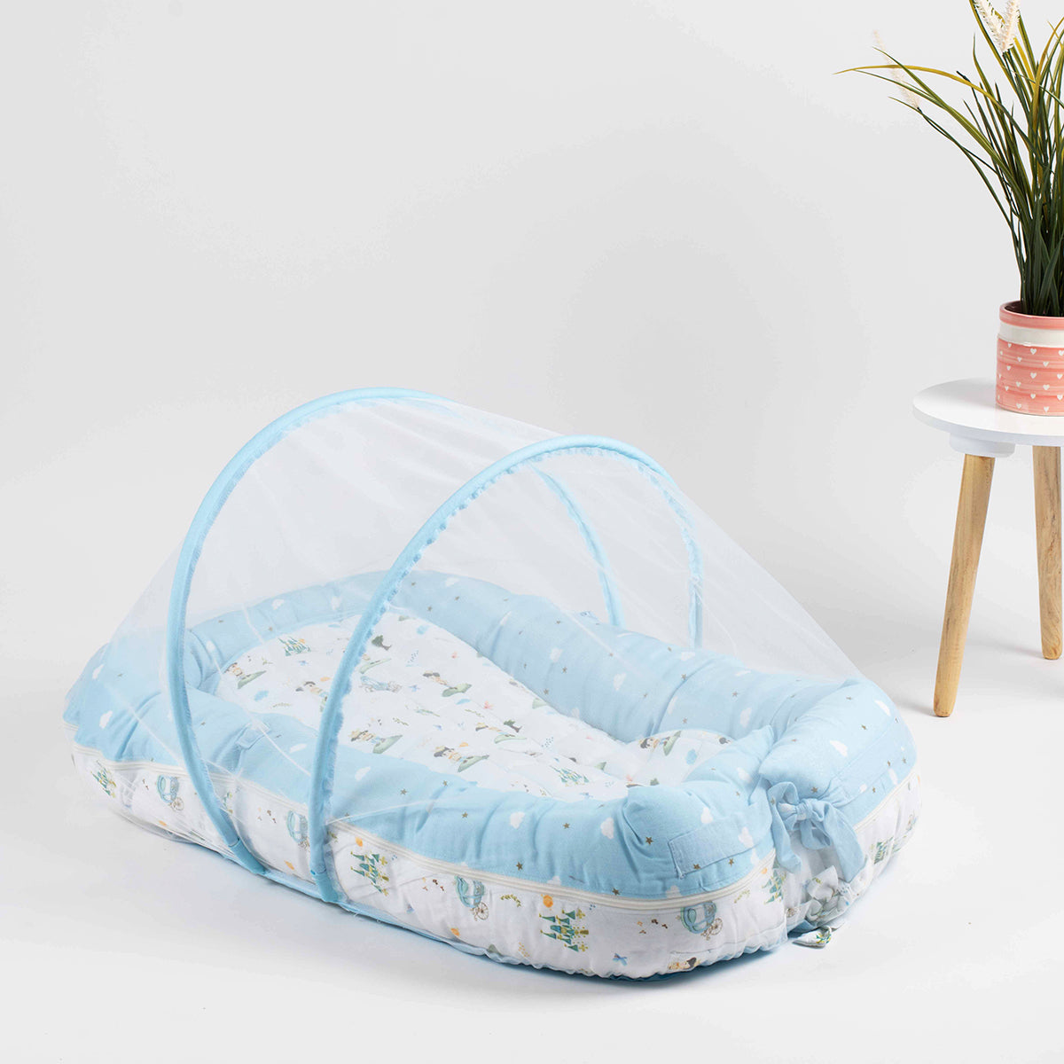 Tiny Snooze Reversible Baby Nest- The Little Prince