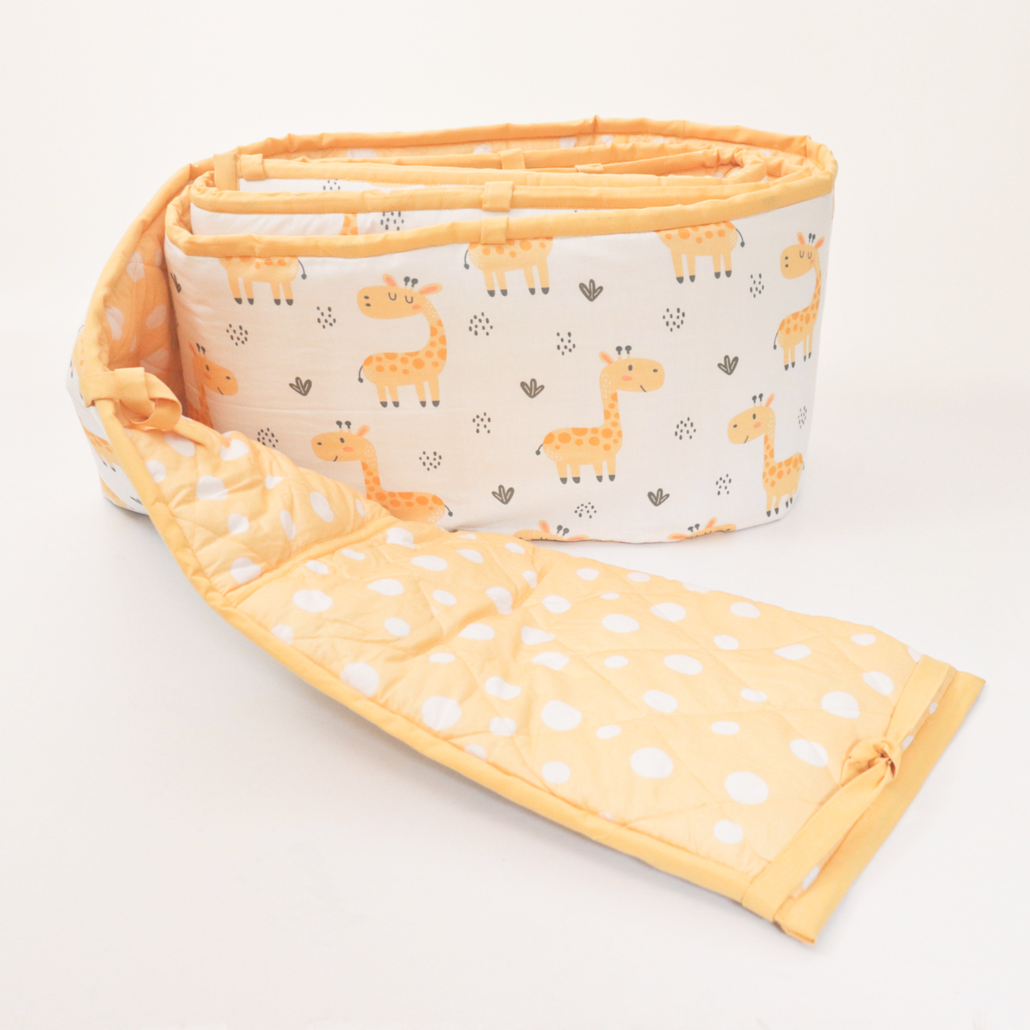 Baby Giraffe - Quilted Cot Bumper