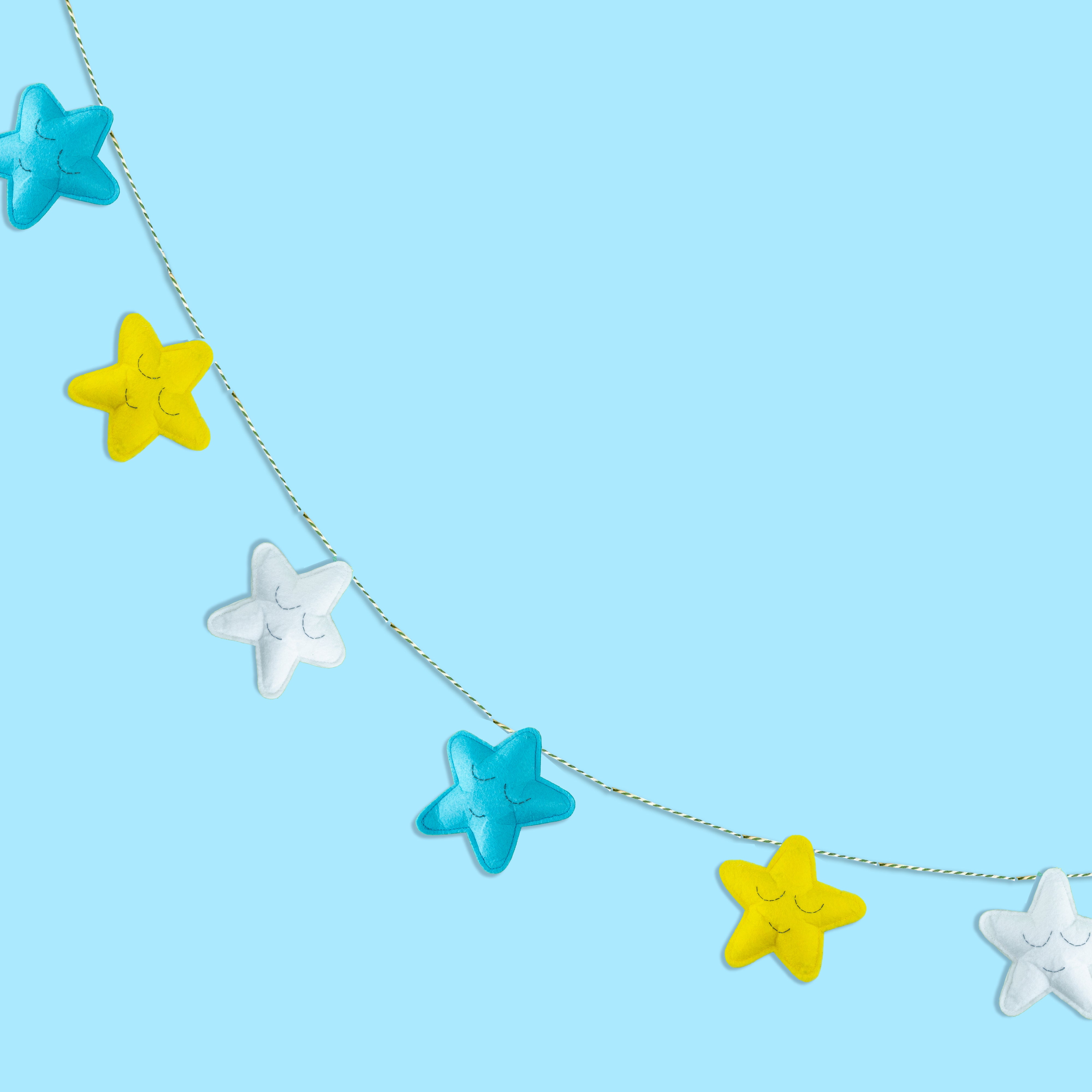 Tiny Snooze Star Garland – Blue