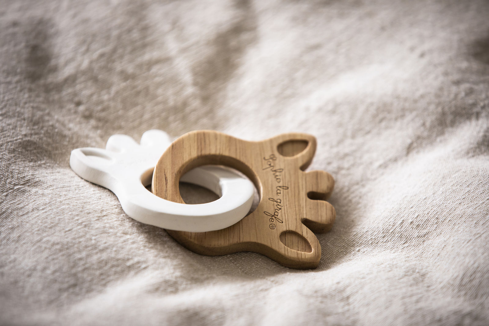 Sophie la Girafe So'Pure Silhouette ring