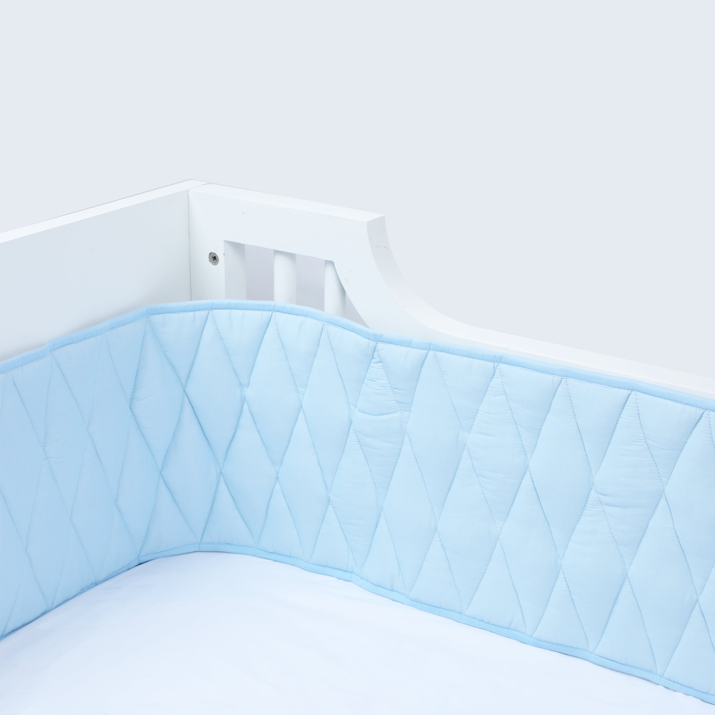 Masilo Cot Bumper With Harlequin Quilting – Blue