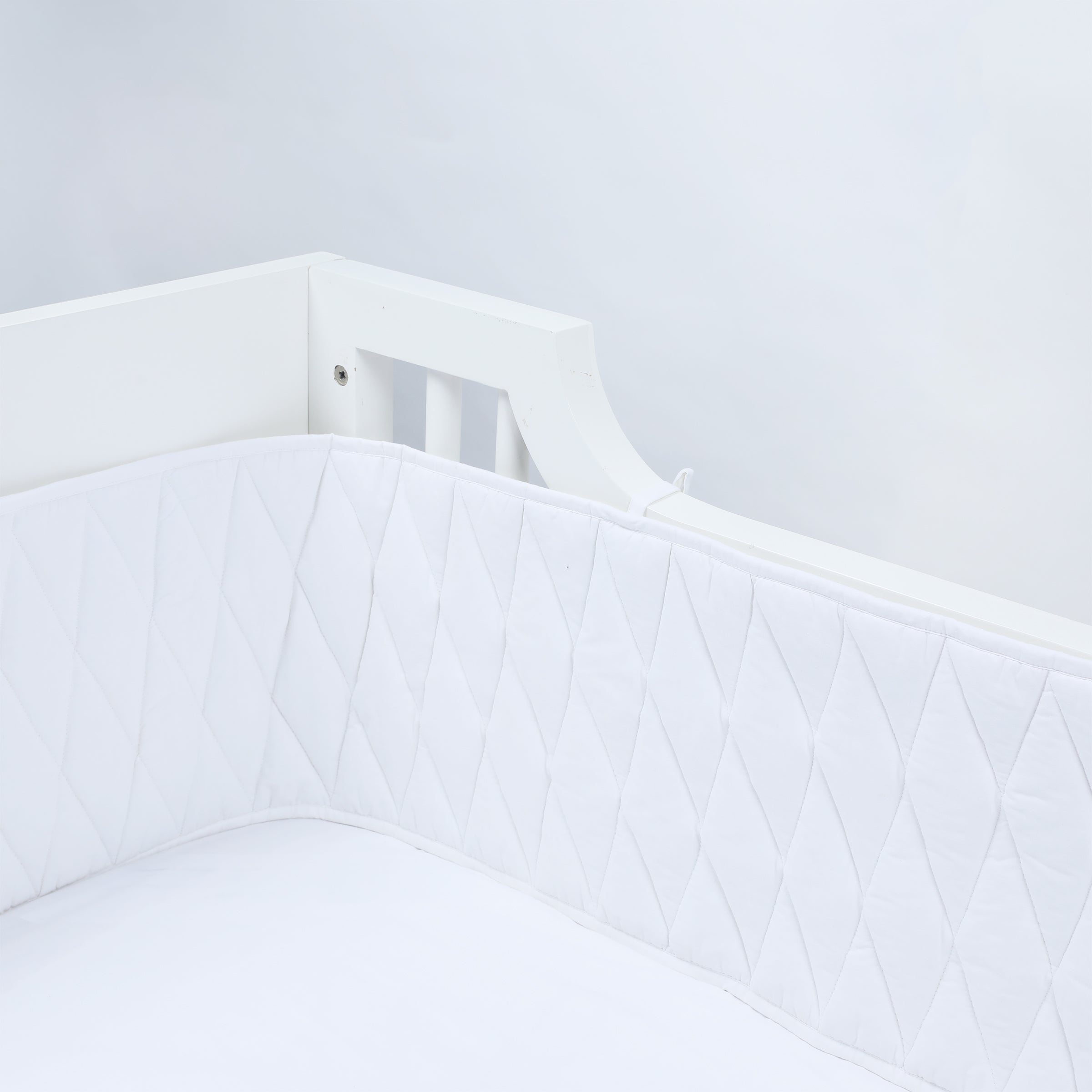 Masilo Cot Bumper with Harlequin Quilting – White