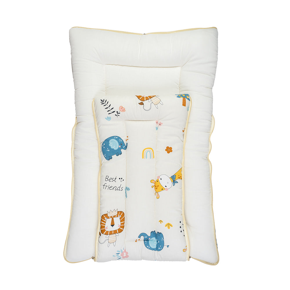 Little Animals Carry Nest