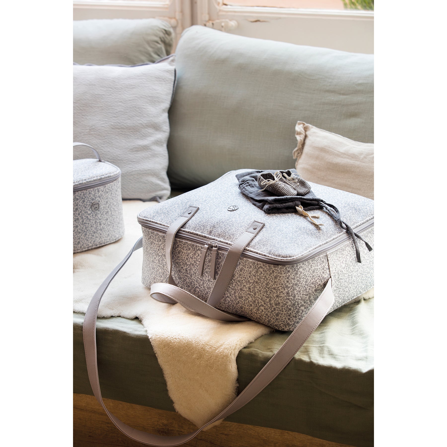 Pasito a Pasito Flower Mellow Grey Travel Holiday and Maternity Bag