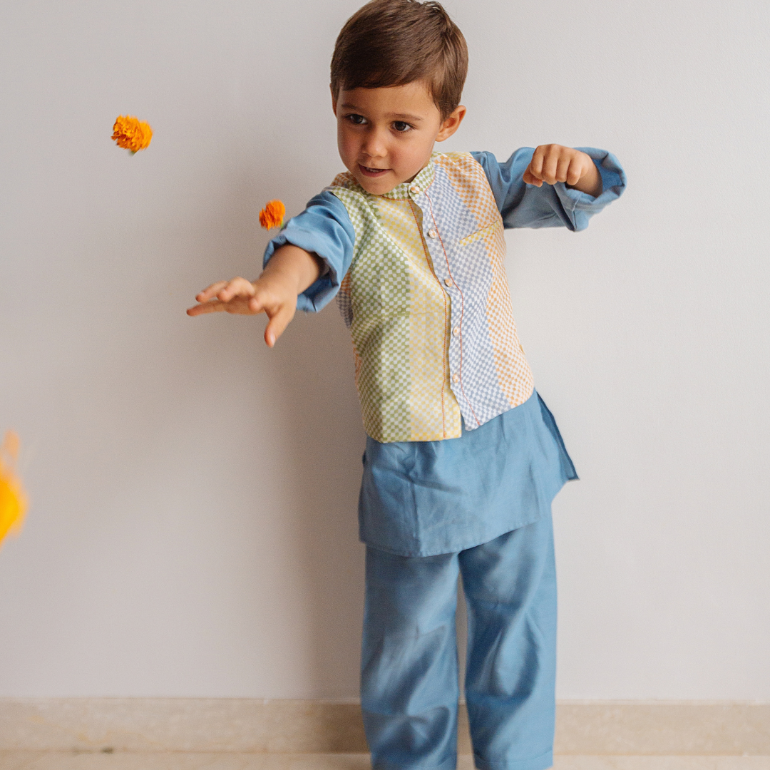 Chanderi Kurta Pyjama & Bandi Set
