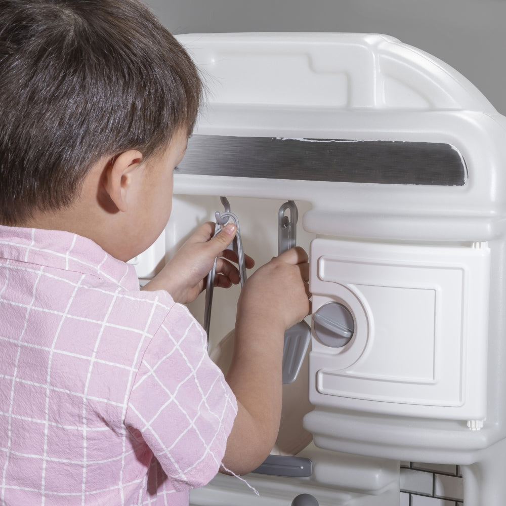 Step2 Quaint Kitchen (White)