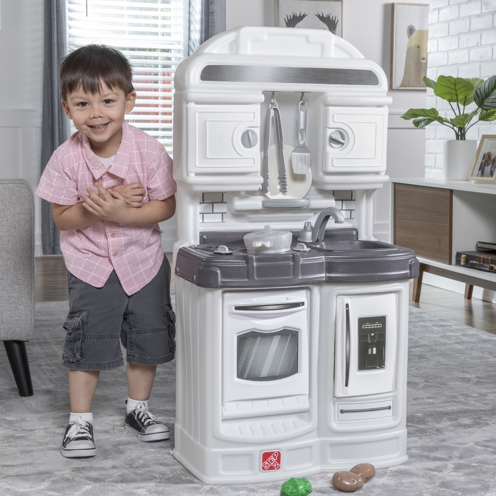 Step2 Quaint Kitchen (White)