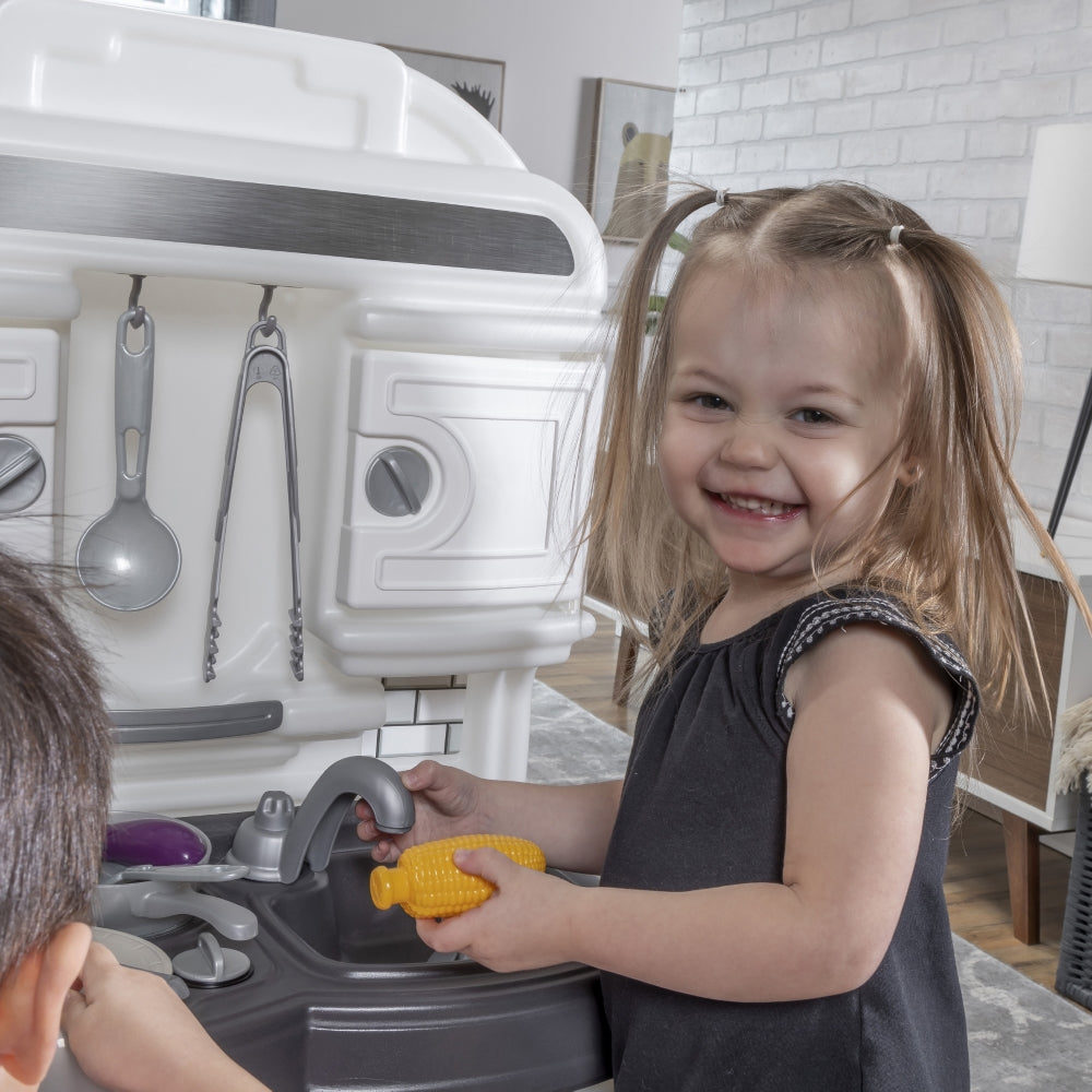 Step2 Quaint Kitchen (White)