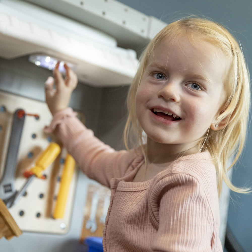 Step2 Deluxe Workshop