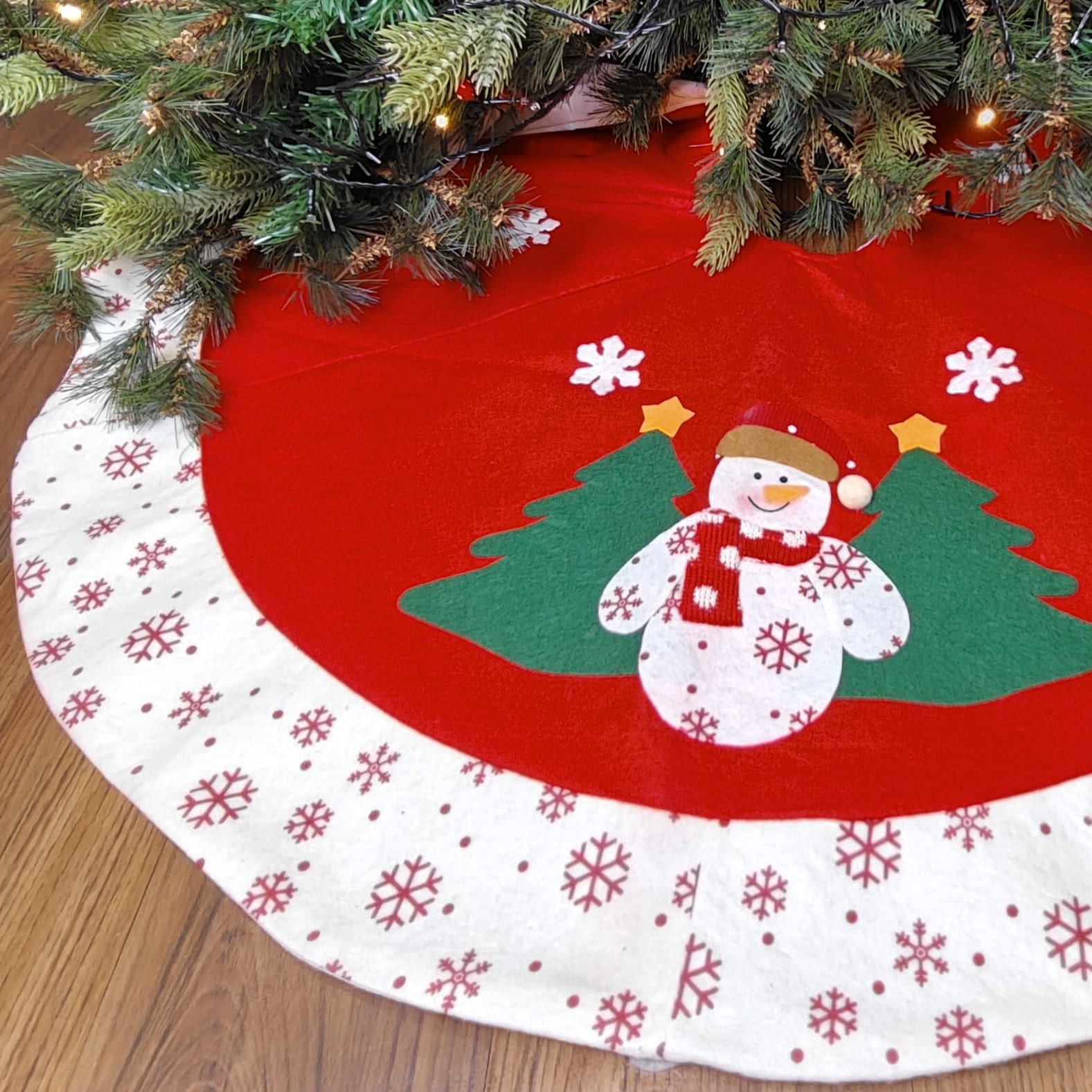 Personalised 42'' Tree Skirt – Snowman Wonderland