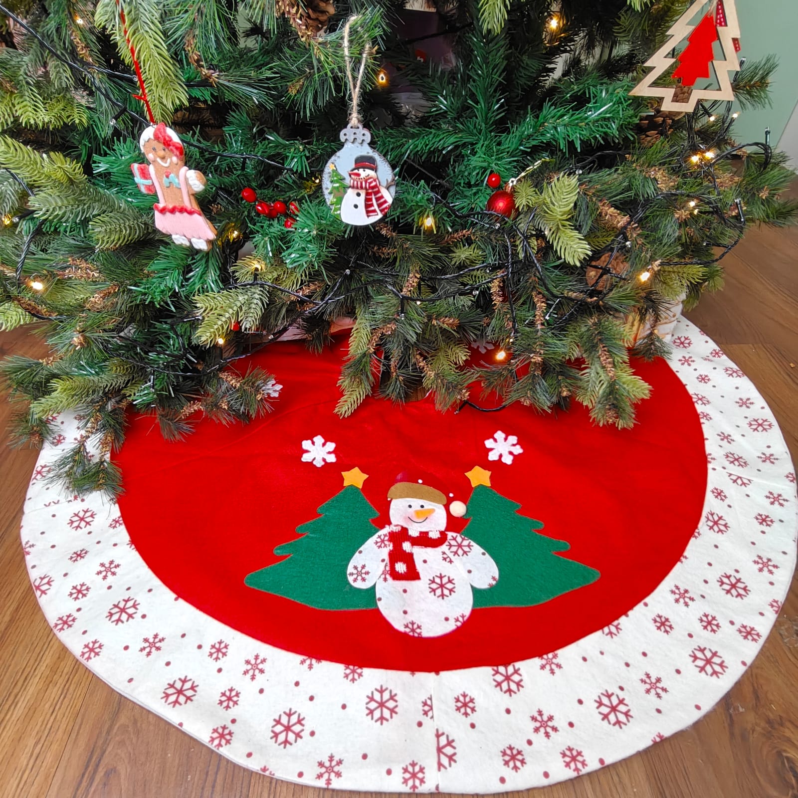 Personalised 42'' Tree Skirt – Snowman Wonderland
