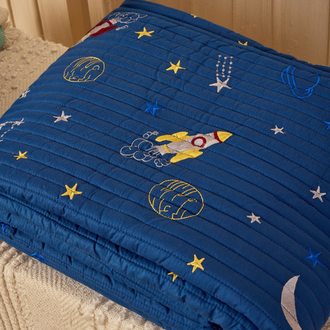 files/BedSpread-TotheMoonandBack_Single_Double_King_-2_9ea00974-e340-48d9-89da-8cc55c29ec46.png