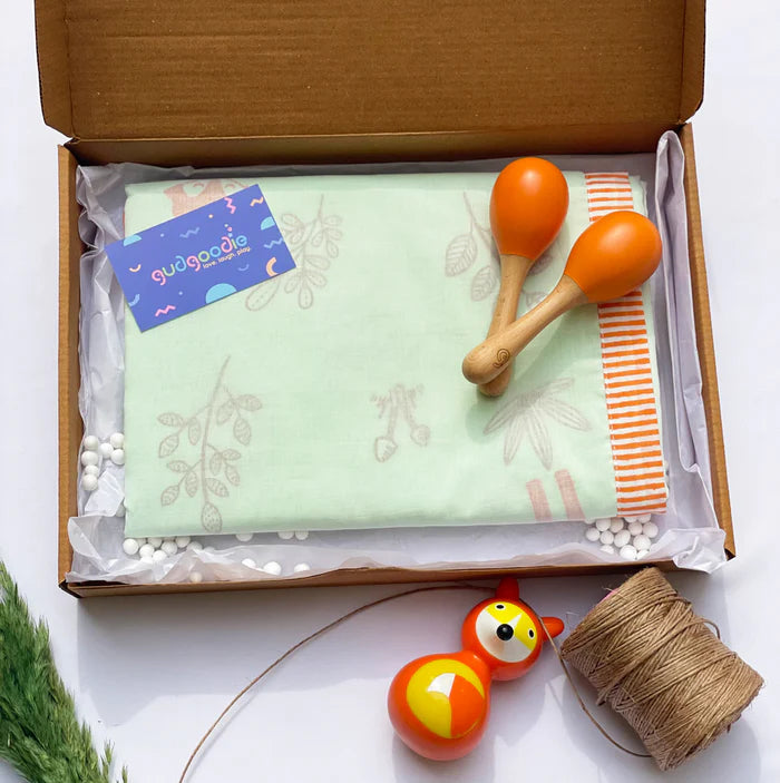 Baby Gift Set – Cotton Muslin Dohar + Maracas