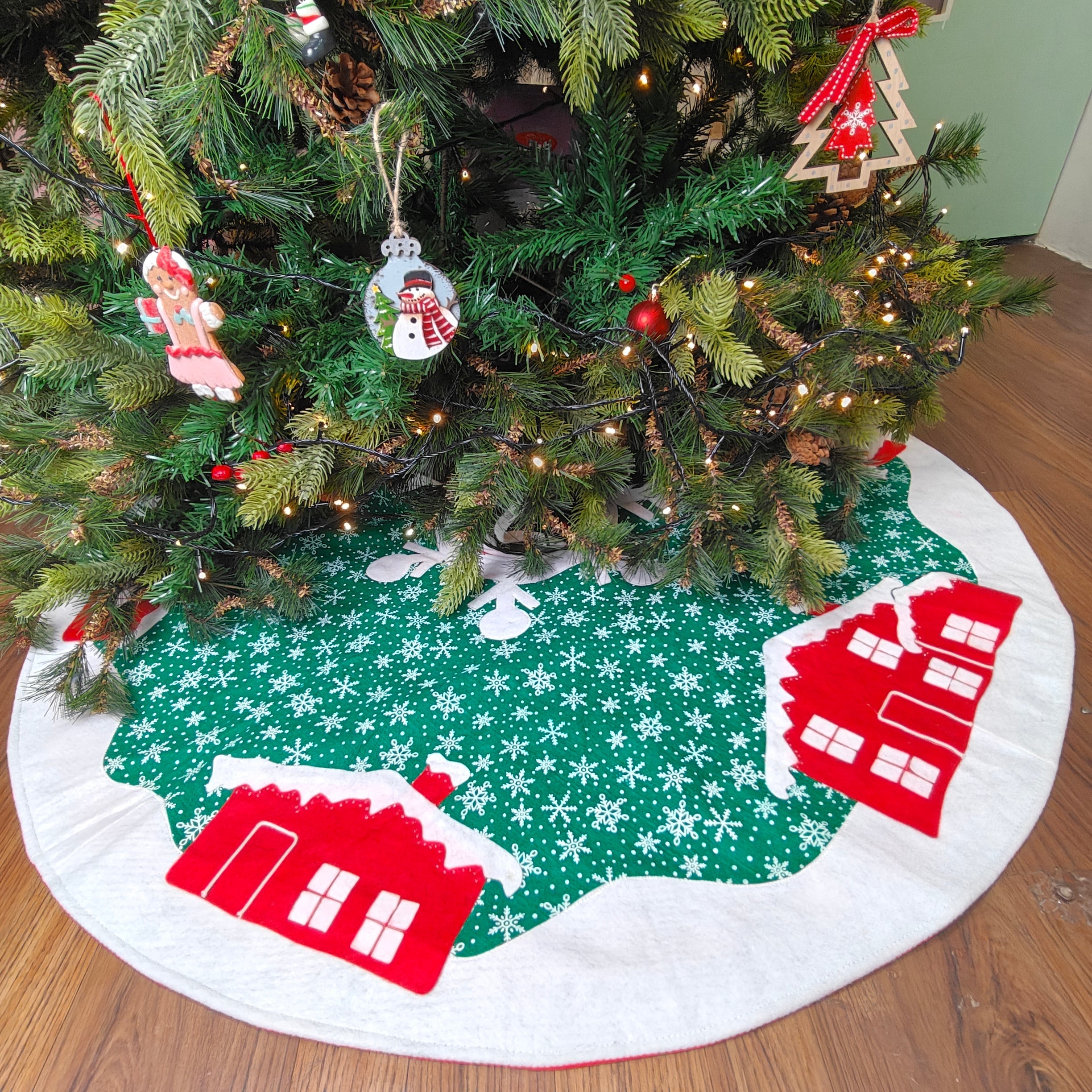 Personalised 48'' Tree Skirt – Snow Village Houses