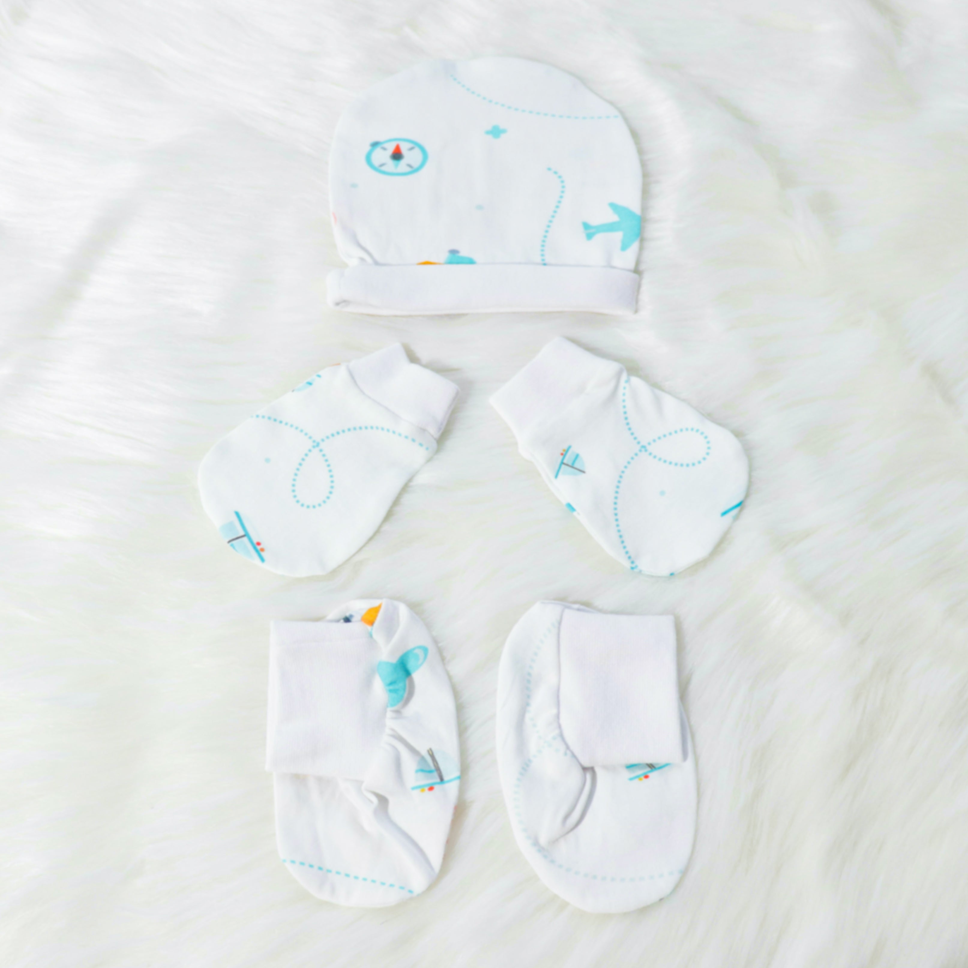 Lil Travellers - Cotton Cap, Mittens & Booties Set