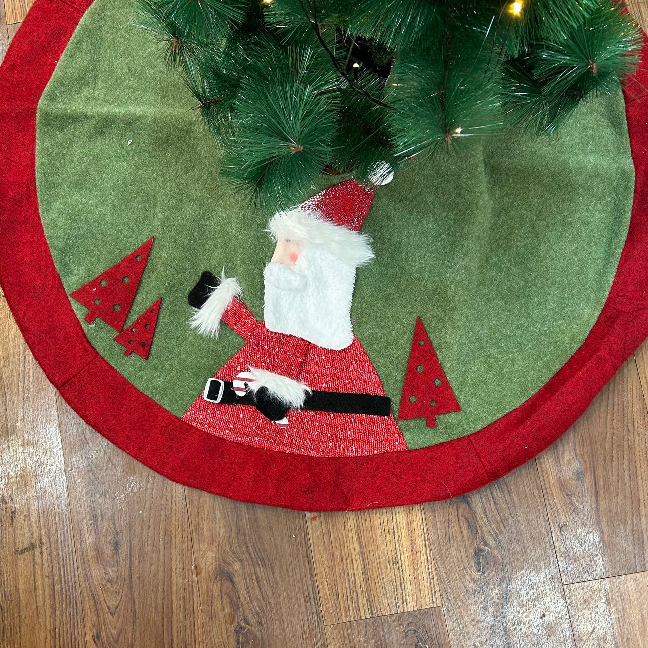 42" Tree Skirts - Santa's Winter Wrap