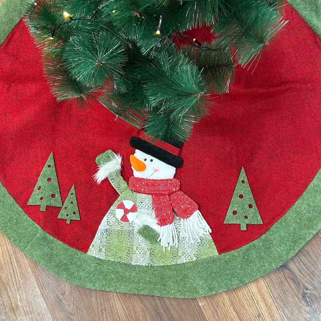 42" Tree Skirts - Snowman’s Winter Wrap