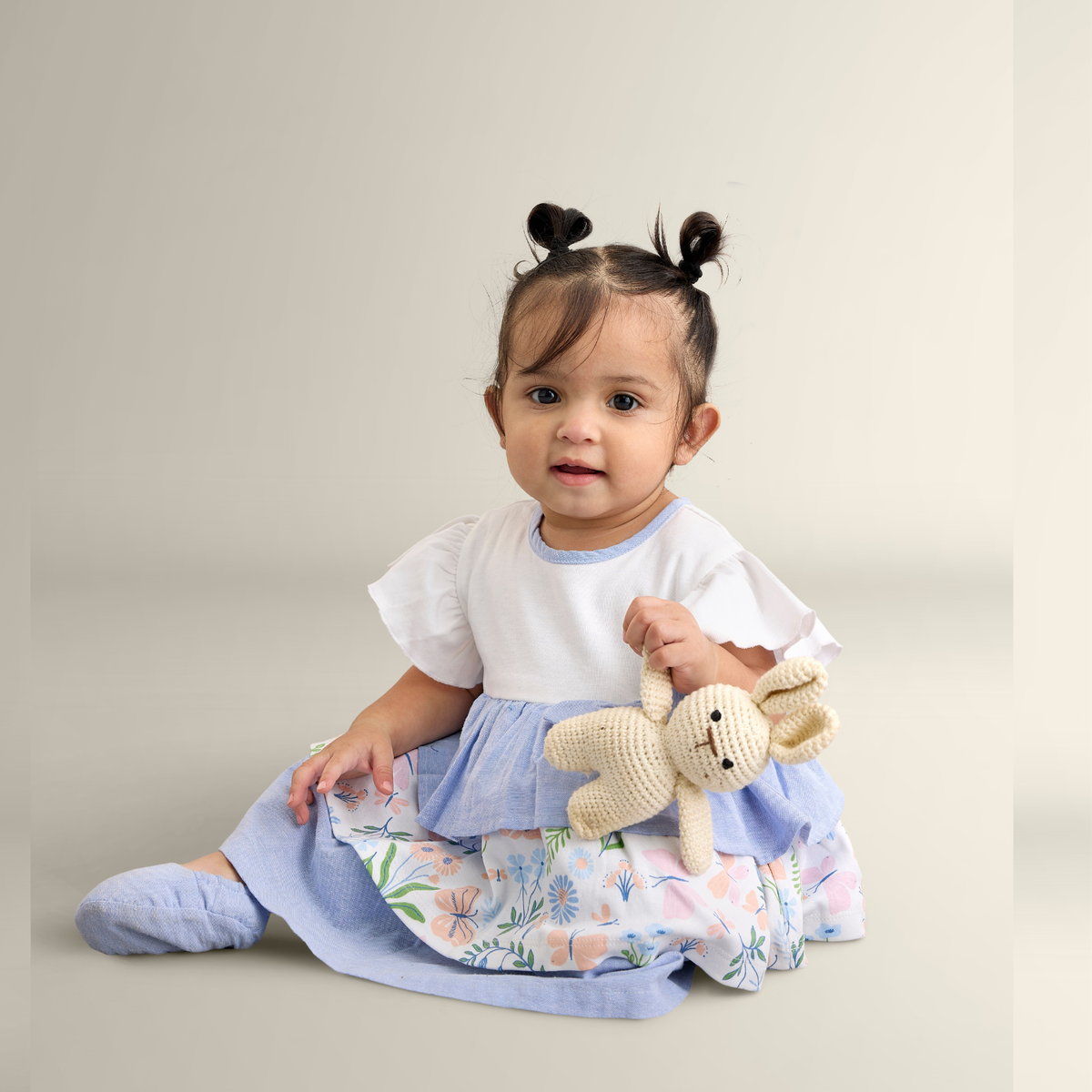 Milena Short-Sleeves Tiered Dress With A Mix Of Chambray & Enchanted Flora Print - Multi