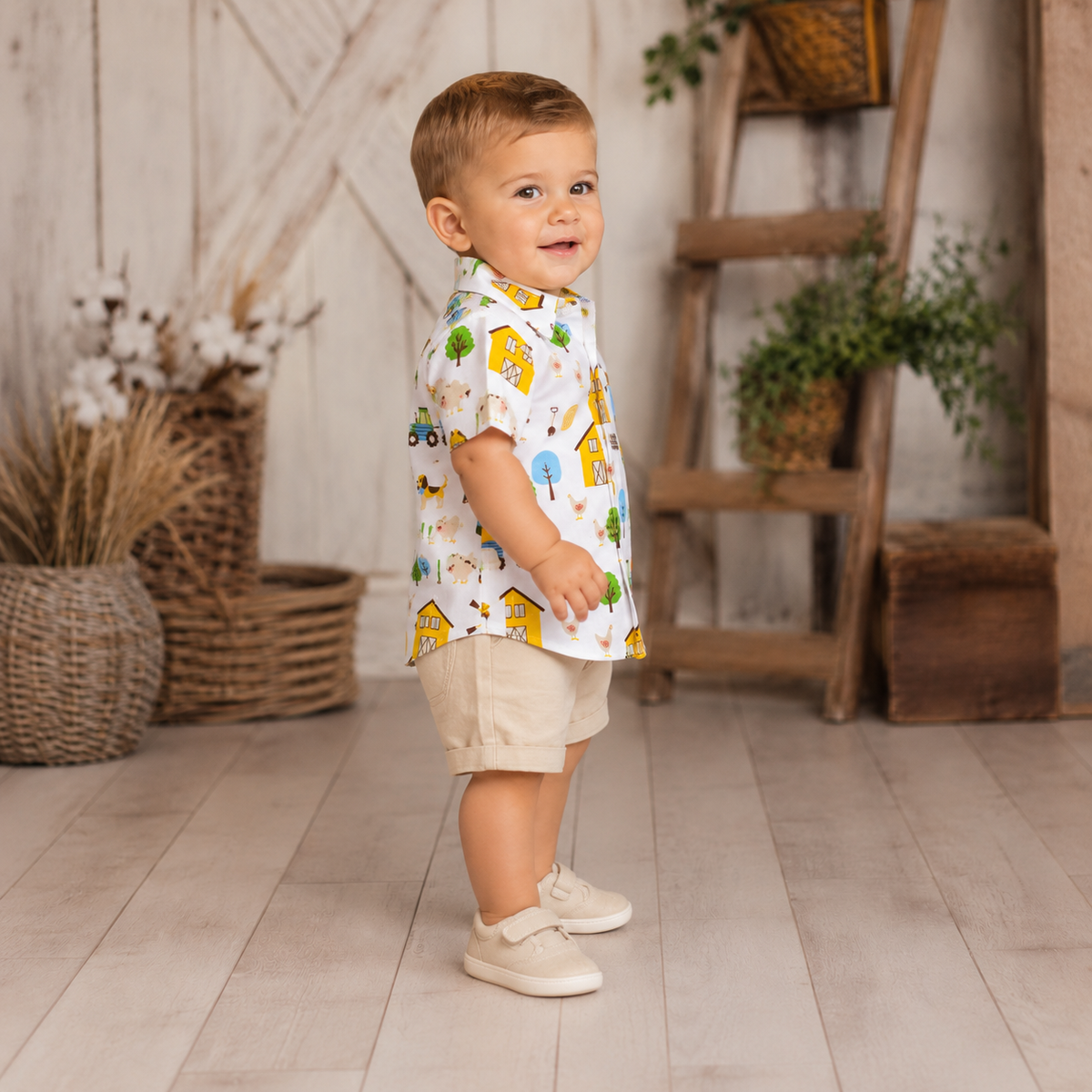 Short Sleeves Front Open Interlock Shirt In Barnyard Print - White