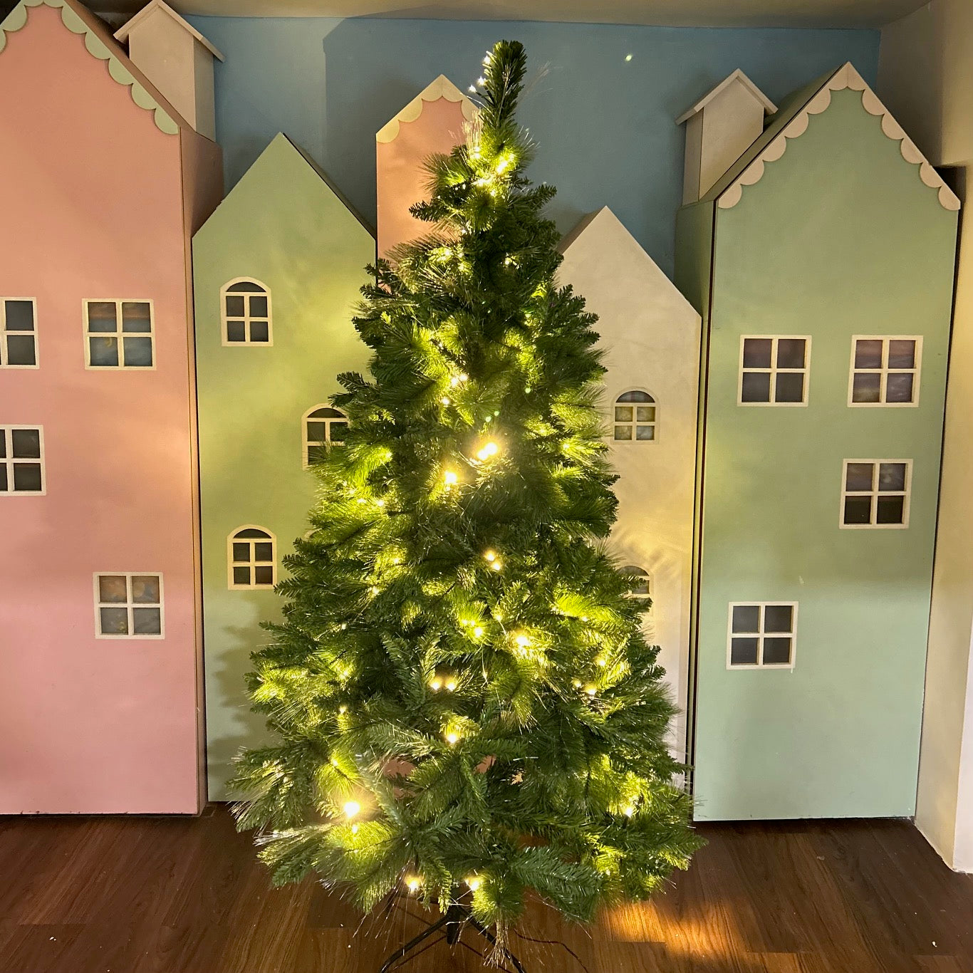 6 ft Pre Lit Luxury Classic Dense Pine Tree With Built In Lights