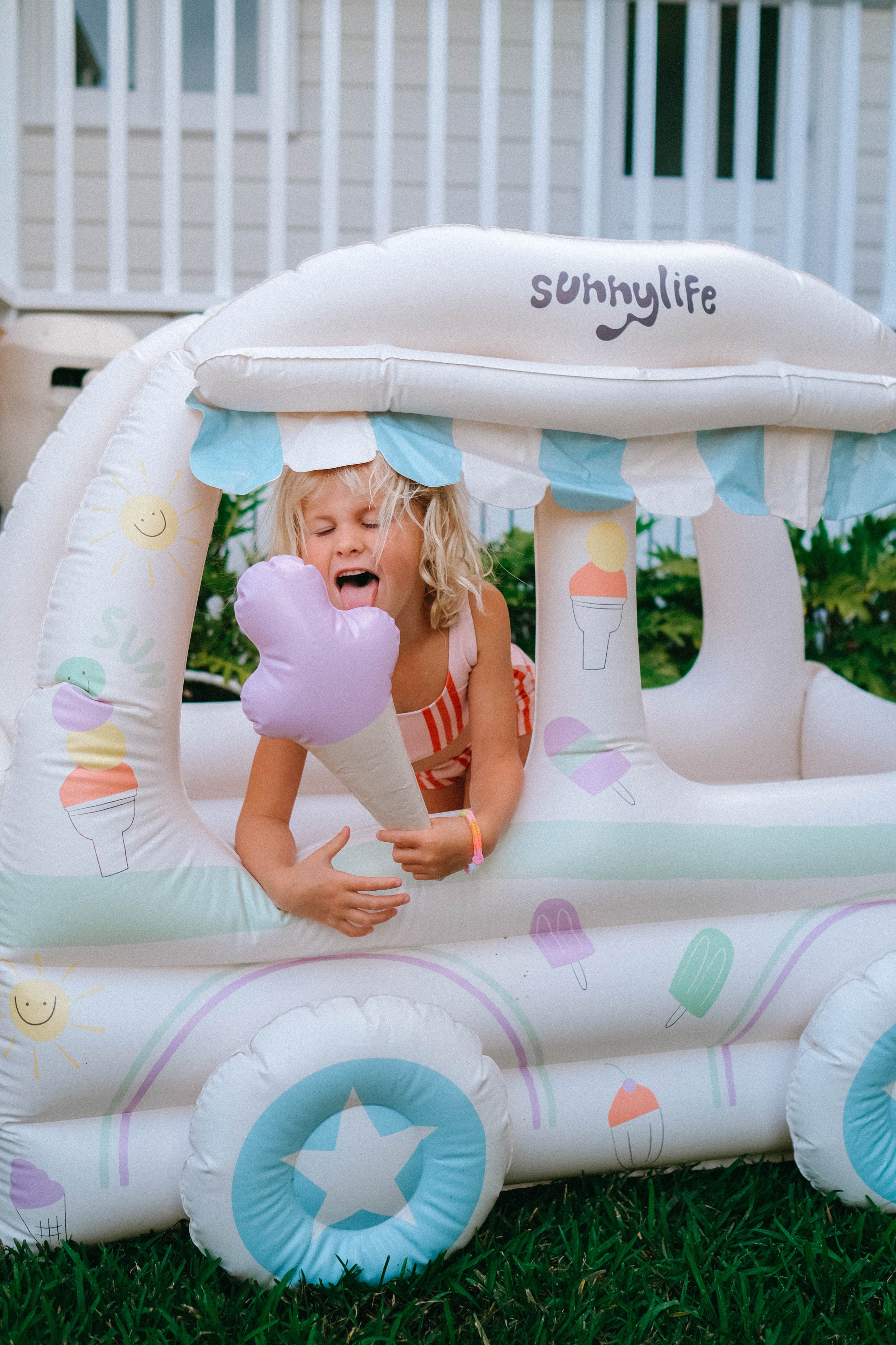 SUNNYLiFE Inflatable Cubby Summer Sundae Multi