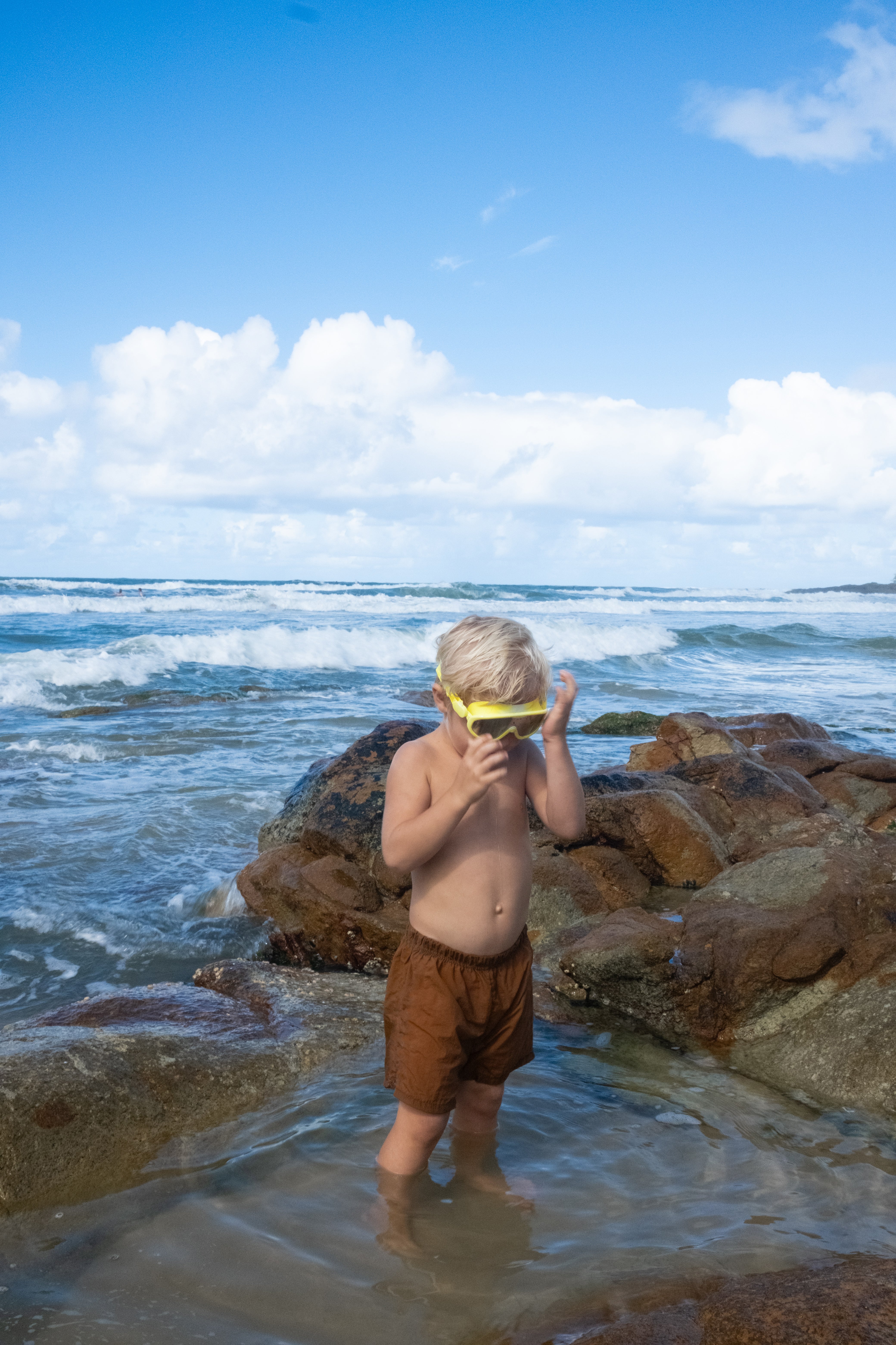 SUNNYLiFE Kids Swim Mask Salty the Shark Neon Yellow