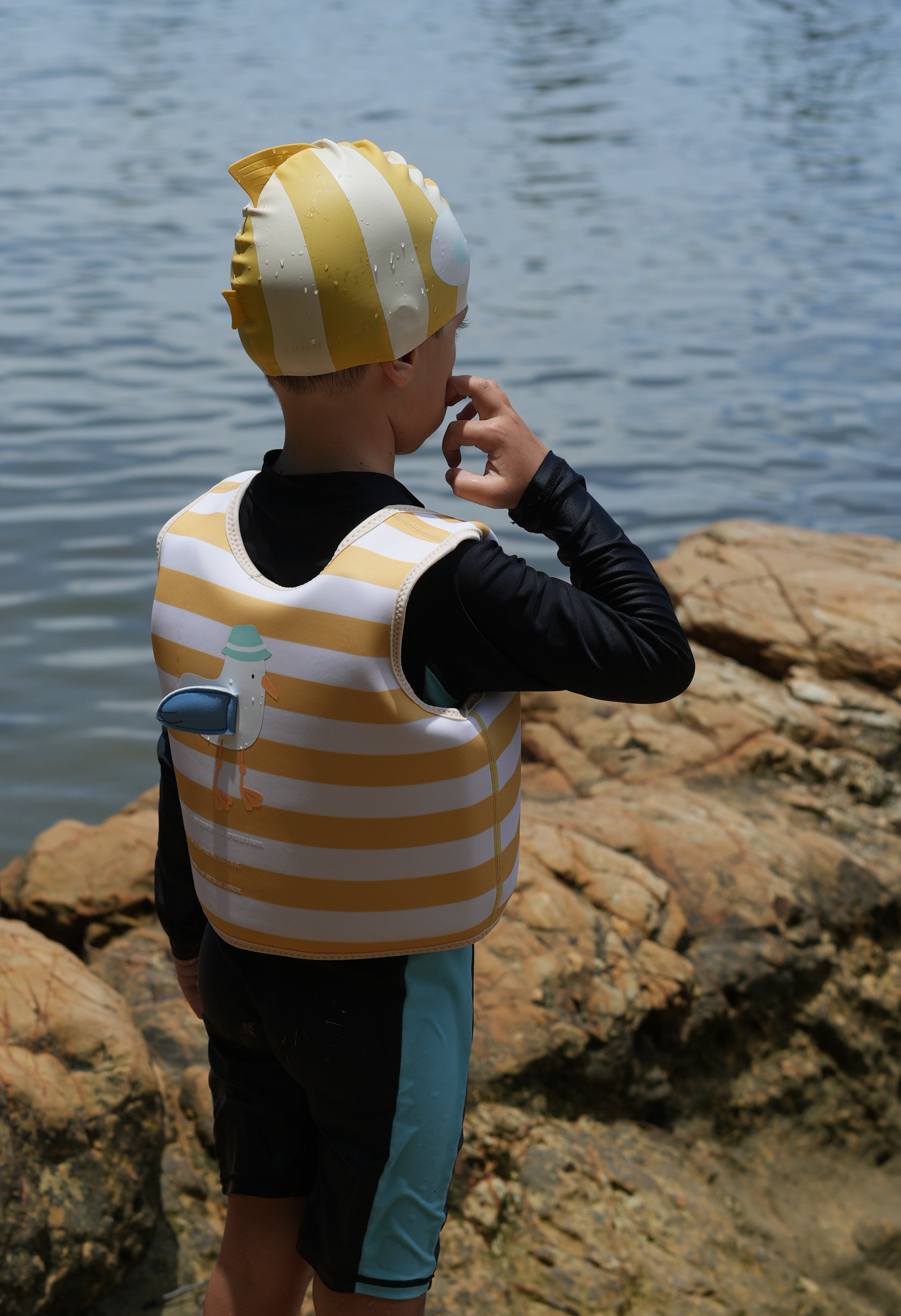 SUNNYLiFE Kids Swimming Cap Finn the Fish Mustard Stripe