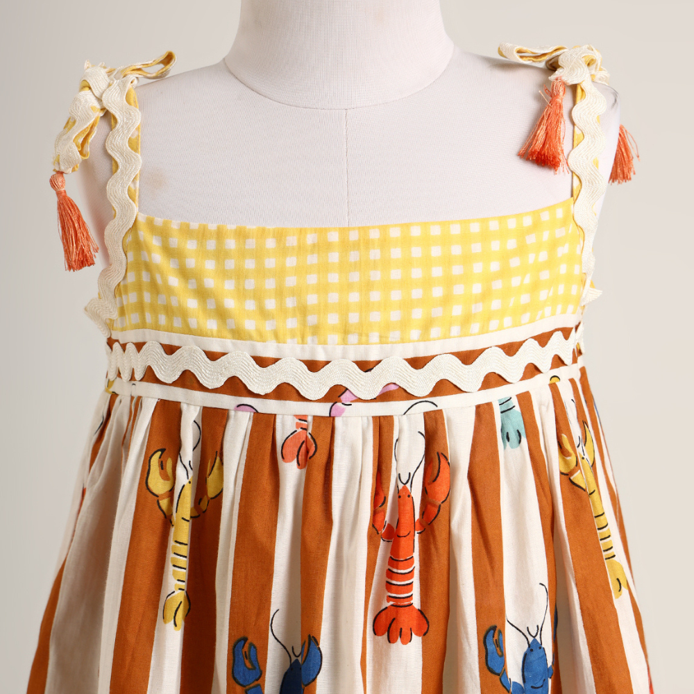 Lobster colourful print sleeveless dress. Detailed with lace trims on shoulder straps