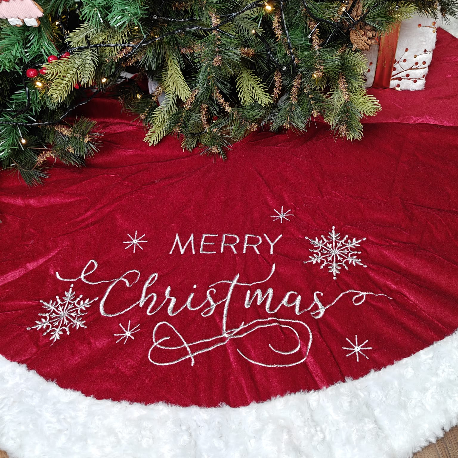 Personalised 48" Tree Skirt – Elegant Velvet Fur