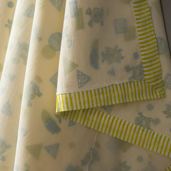 Baby Gift Set – Cotton Muslin Dohar + Maracas