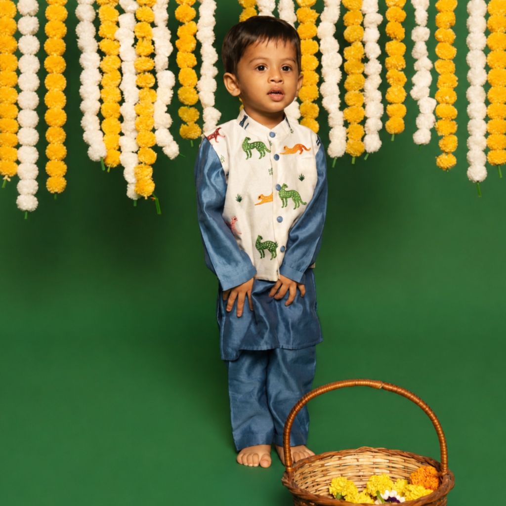 Chanderi Kurta Pyjama & Bandi Set | Embroidered