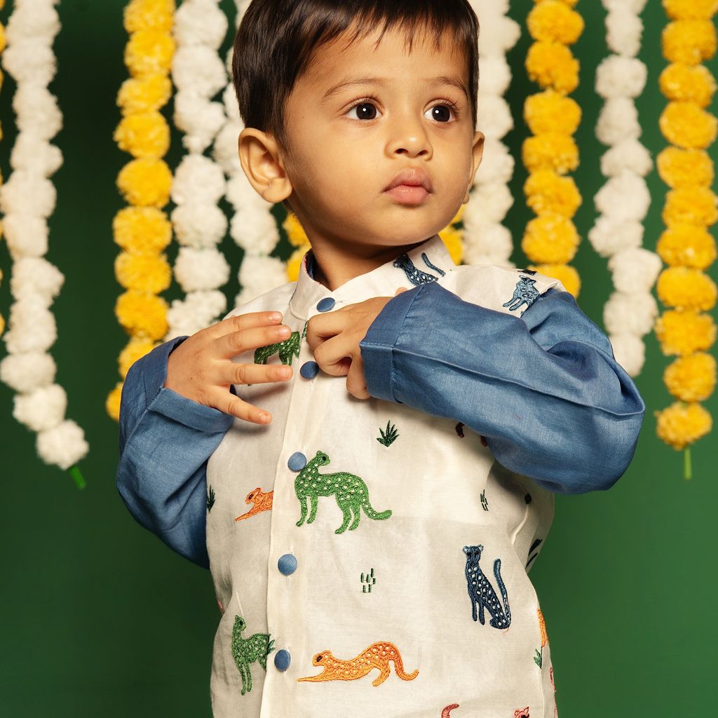 Chanderi Kurta Pyjama & Bandi Set | Embroidered