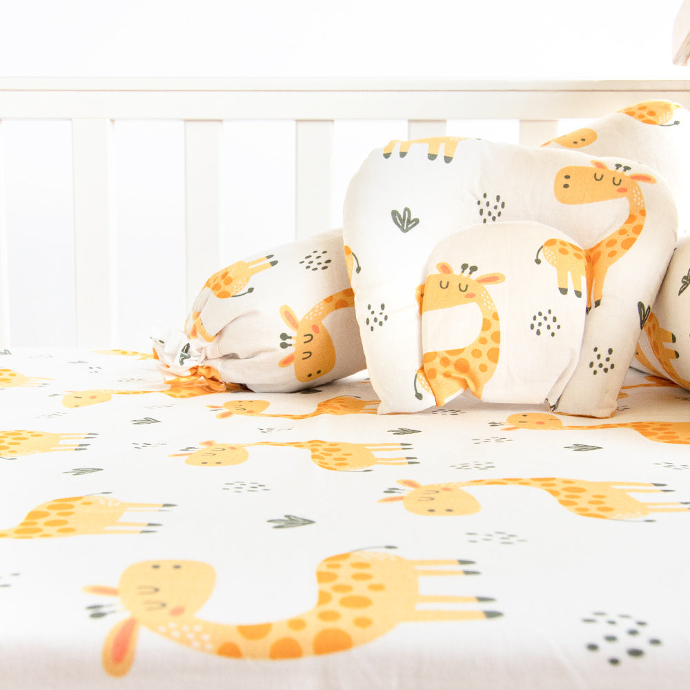 Baby Giraffe & Cute Polka - Bedding Essentials Gift Basket