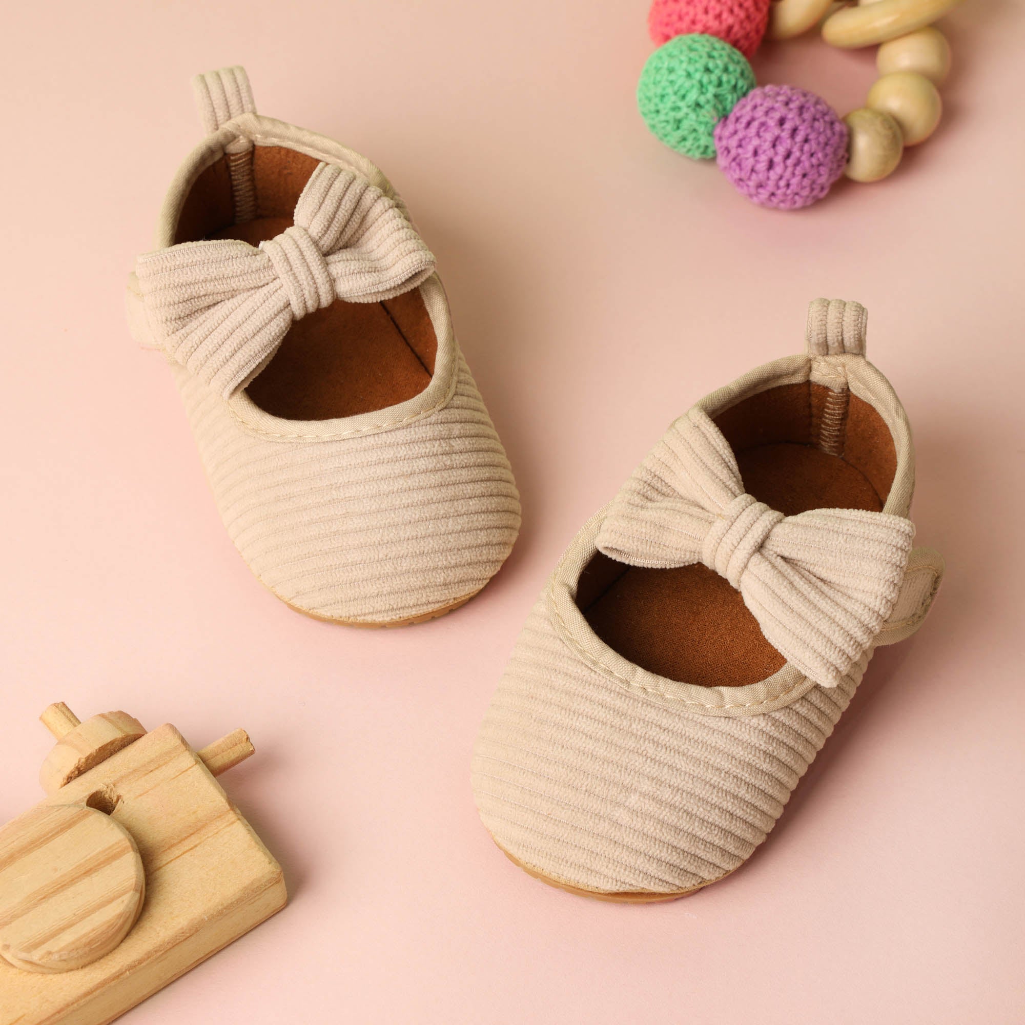 Kicks & Crawl- Ribbed Bow Cream Baby Shoes