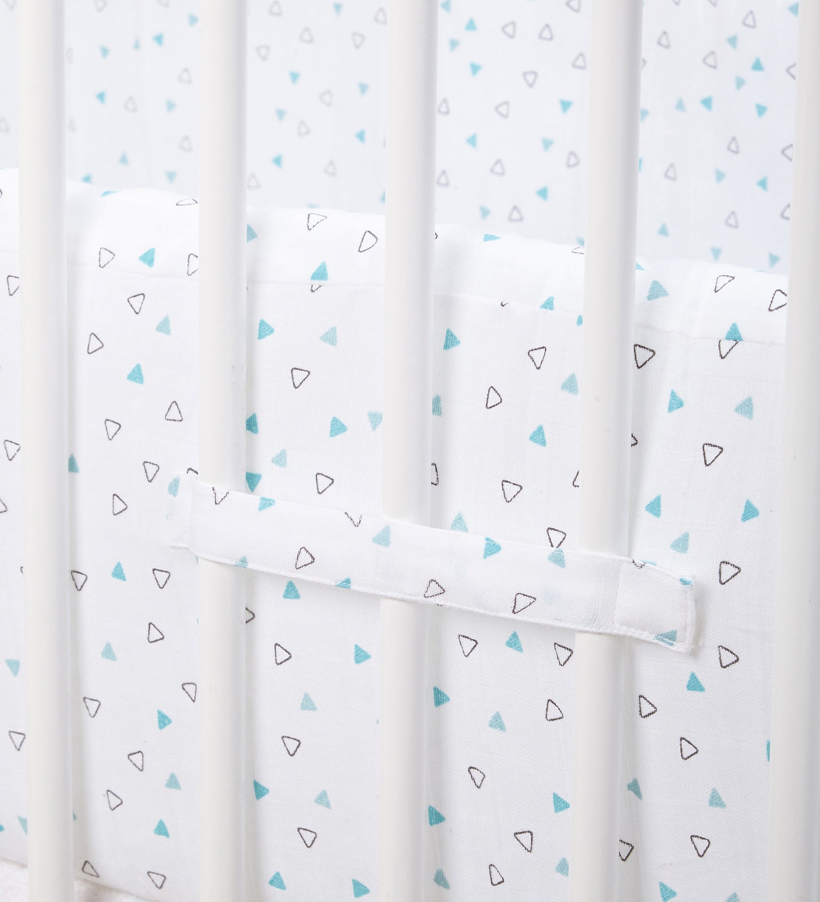The White Cradle Baby Safe Cot Bumper Pad - Blue Triangles