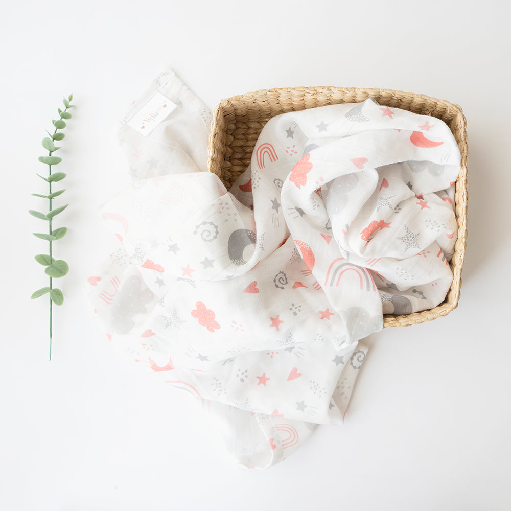 BABY GIRAFFE & MAGICAL RAINBOWS - ORGANIC LUXURY SWADDLES SET