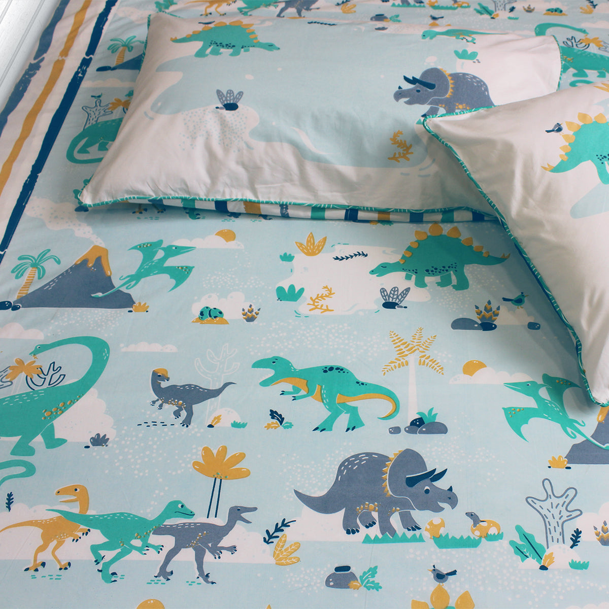Snooze And Roar Dinosaur 100% Cotton King Size Bedsheet With 2 Pillow Covers